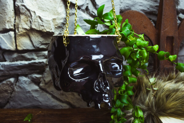 Large hanging skull plantpot shiny black