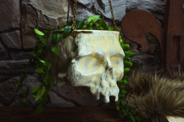 Large hanging skull plantpot matt beige yellow effect