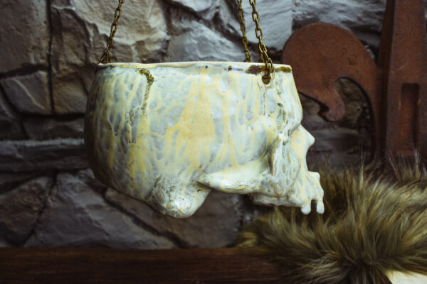 Large hanging skull plantpot matt beige yellow effect - Image 4