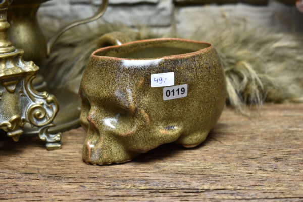 Skull mug brown matt glaze 2 - Image 4