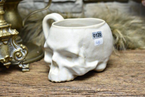 Skull mug white matt glaze 2 - Image 4