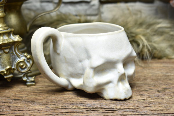 Skull mug white matt glaze 2