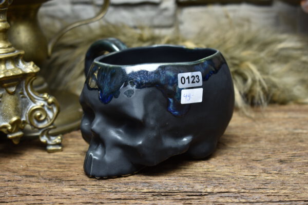 Skull mug black matt and effect glaze - Image 4