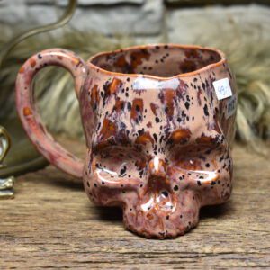 Skull mug bordeaux and black spots effect glaze 2