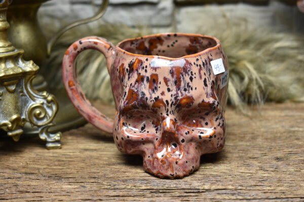 Skull mug bordeaux and black spots effect glaze 2