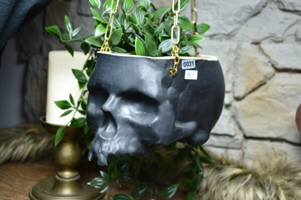 Large hanging skull plantpot black matt 2 - Image 3