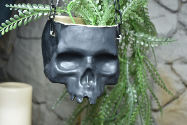 Medium size hanging skull plantpot black matt