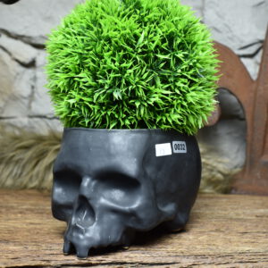 Medium size skull plantpot black matt