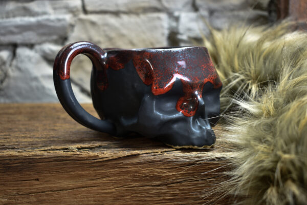 Skull mug black matt and red effect