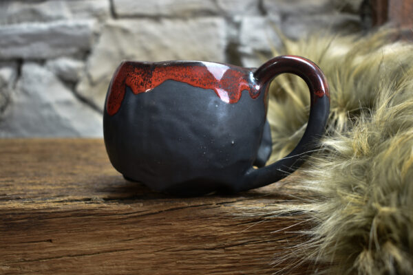 Skull mug black matt and red effect - Image 2