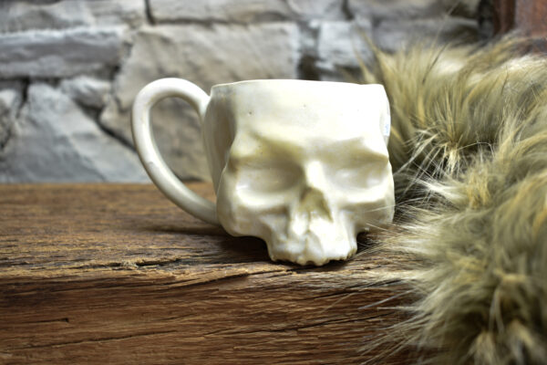 Skull mug white matt