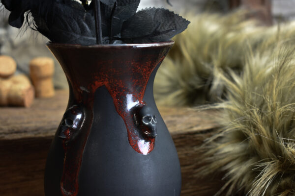 Handmade small vase with skulls black matt and red effect - Image 3