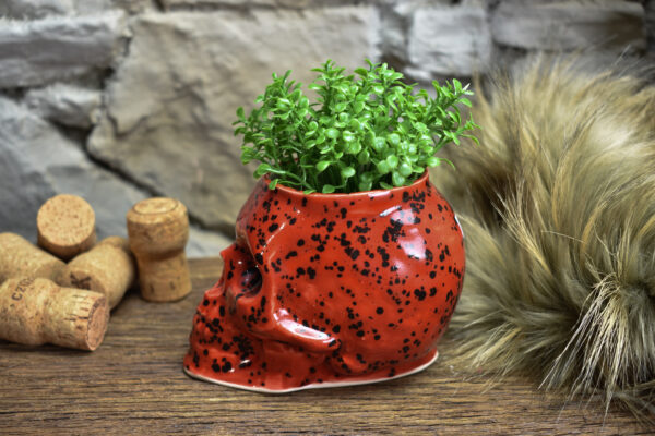 Small skull plantpot red with black spots - Image 3