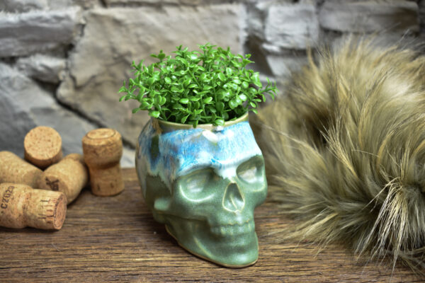 Small skull plantpot matt green and blue effect