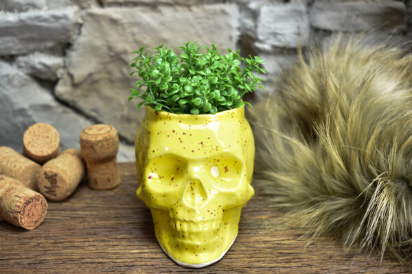 Small skull plantpot shiny yellow with small dotts - Image 3