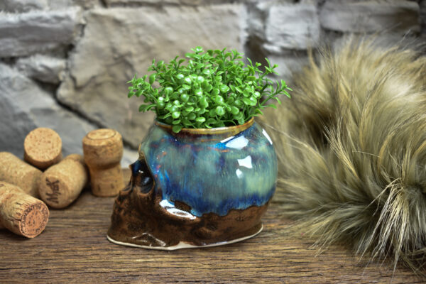 Small skull plantpot brown/blue effect glaze - Image 5