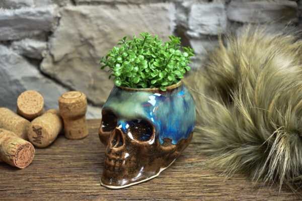 Small skull plantpot brown/blue effect glaze