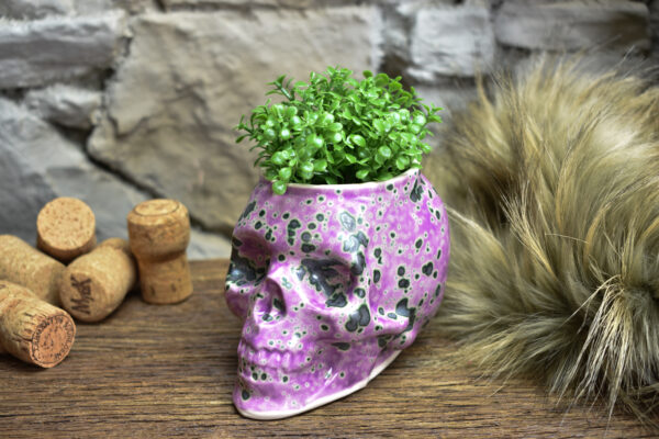 Small skull plantpot pink and green effect glaze - Image 3