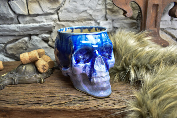Big skull plantpot matt purple and shiny blue effect - Image 6
