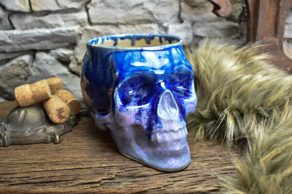 Big skull plantpot matt purple and shiny blue effect - Image 5