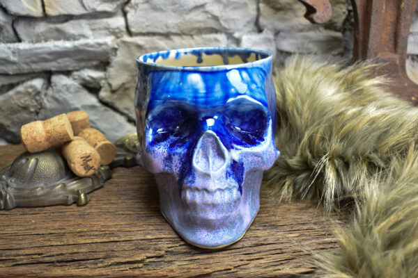 Big skull plantpot matt purple and shiny blue effect - Image 4