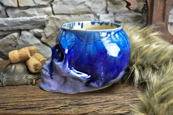 Big skull plantpot matt purple and shiny blue effect - Image 3