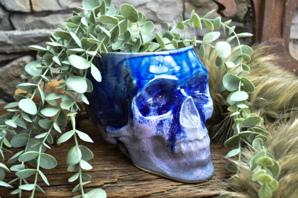 Big skull plantpot matt purple and shiny blue effect