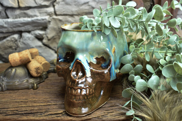 Big skull plantpot brown/blue effect glaze