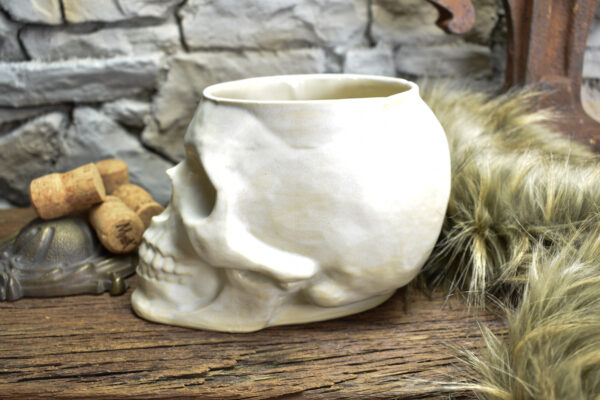 Big skull plantpot white matt - Image 5