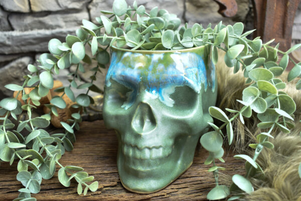 Big skull plantpot green matt and blue effect