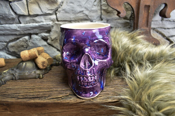 Big skull plantpot shiny purple - Image 3
