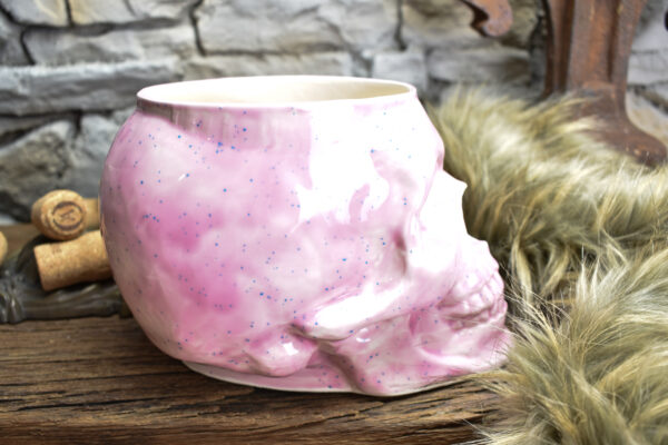 Big skull plantpot light pink with small spots - Image 3