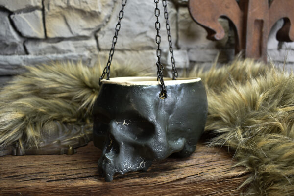 Medium size hanging skull plantpot black matt with crack effect