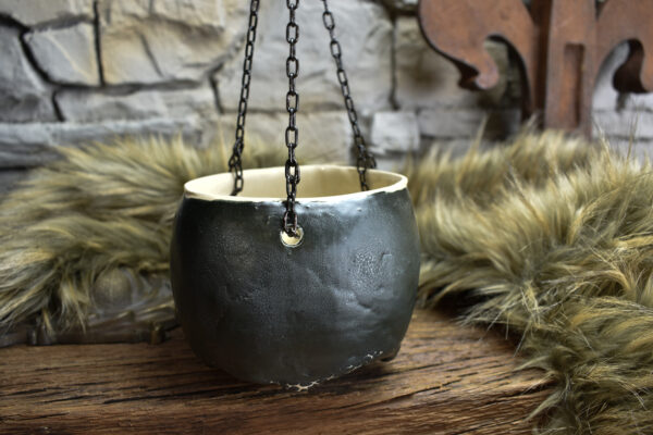 Medium size hanging skull plantpot black matt with crack effect - Image 4