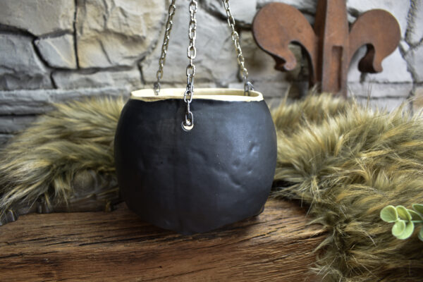 Large hanging skull plantpot black matt - Image 5