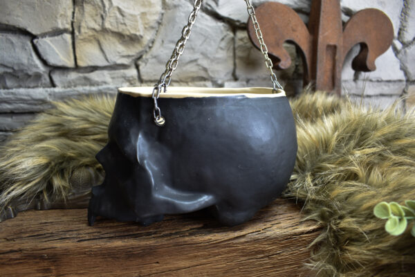 Large hanging skull plantpot black matt - Image 4