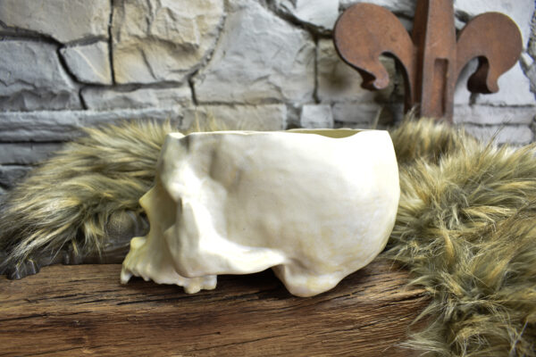 Large skull plantpot matt white - Image 8