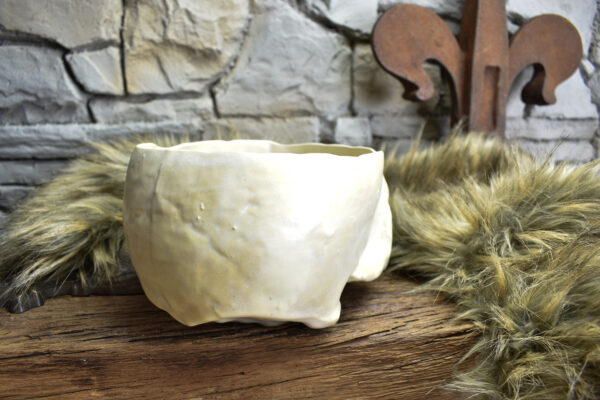 Large skull plantpot matt white - Image 7
