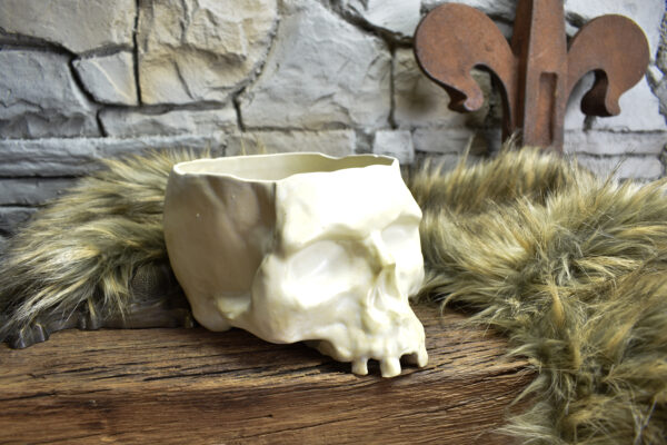 Large skull plantpot matt white - Image 5
