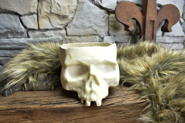Large skull plantpot matt white - Image 4