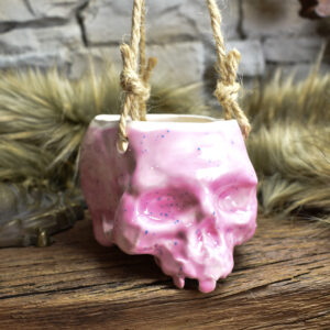 Small hanging skull plantpot pink with small dots