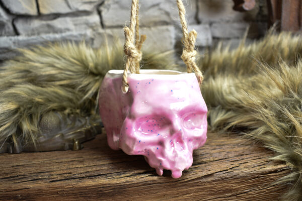 Small hanging skull plantpot pink with small dots