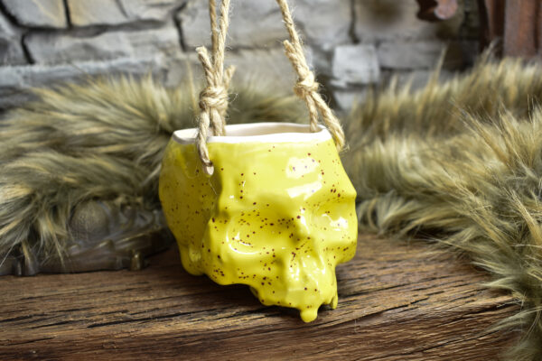 Small hanging skull plantpot yellow with small dots