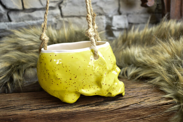 Small hanging skull plantpot yellow with small dots - Image 4