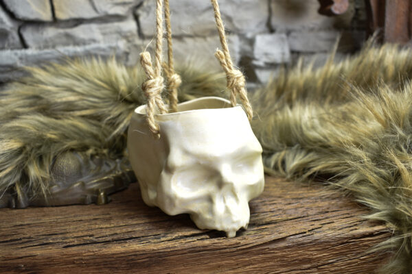 Small hanging skull plantpot white matt
