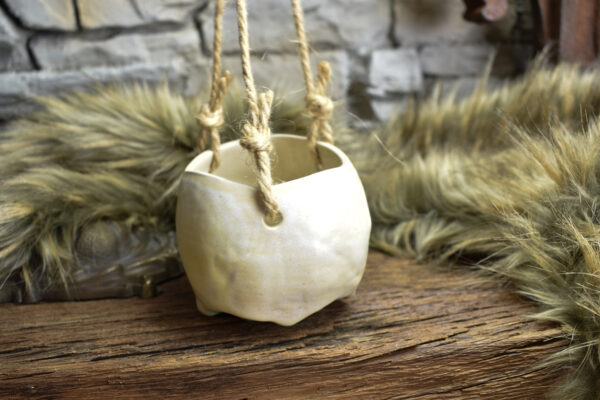 Small hanging skull plantpot white matt - Image 3
