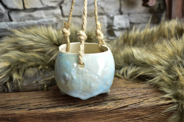 Small hanging skull plantpot light blue - Image 3