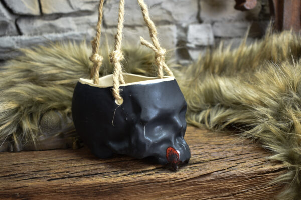 Small hanging skull plantpot black matt with red vampire teeth - Image 5