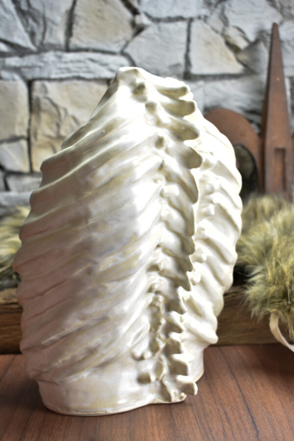 Handmade ribcage vase white matt - Image 4