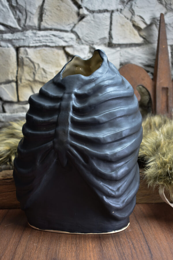 Handmade ribcage vase black matt - Image 6